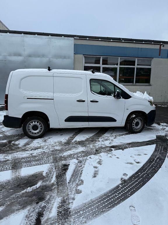 Second-hand Citroën Berlingo 102 CP (75 kW) 2021 Alb Monovolum