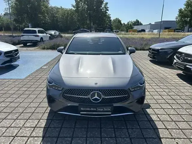 Gebraucht Mercedes CLA200 Progressive 163 PS (119 kW) 2025 Grau Coupé