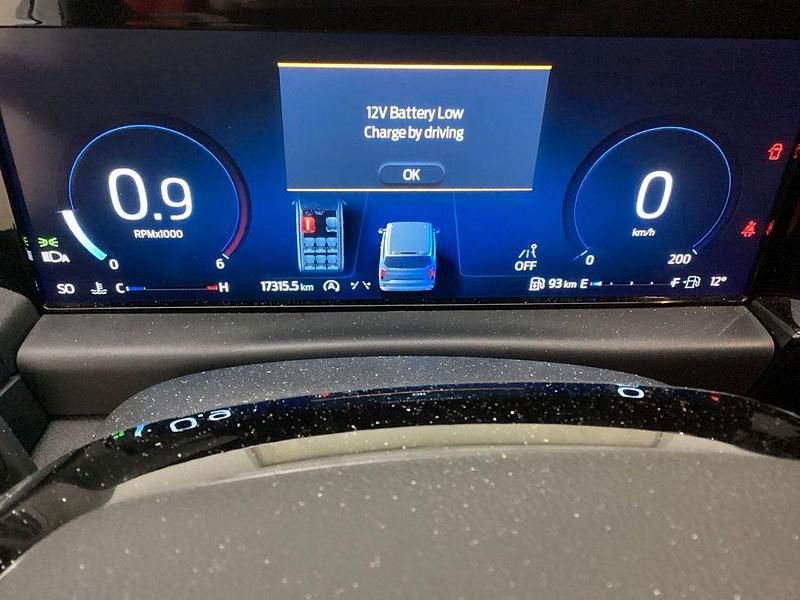 Gebraucht Ford Tourneo Titanium 136 PS (100 kW) 2025 Weiß Van / Kleinbus