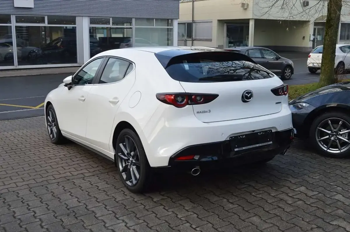 Neu Mazda 3 Center-Line 140 PS (102 kW) 2026 Arctic white Limousine