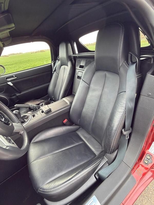 Second-hand Mazda MX5 126 CP (92 kW) 2006 Roșu Cabrio