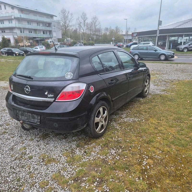 Gebraucht Opel Astra 104 PS (76 kW) 2005 Schwarz Limousine