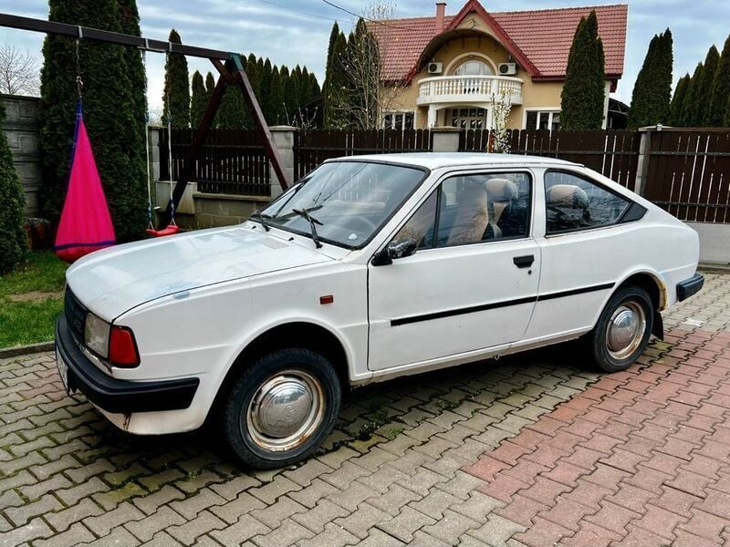 Weiß Gebraucht 1988 Skoda 105 Limousine | 3.499 € - Bild 1/4