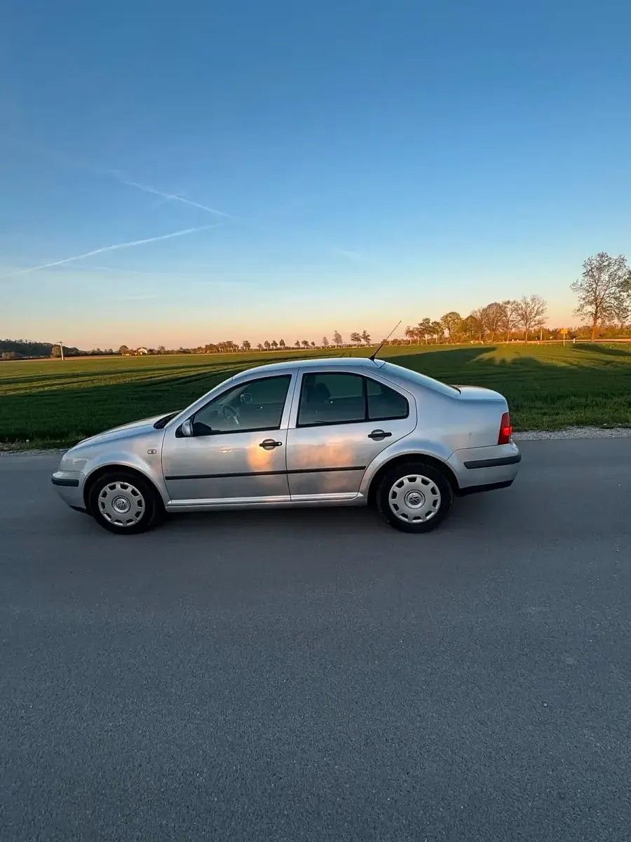 Gebraucht VW Bora 90 PS (66 kW) 2000 Grau Limousine