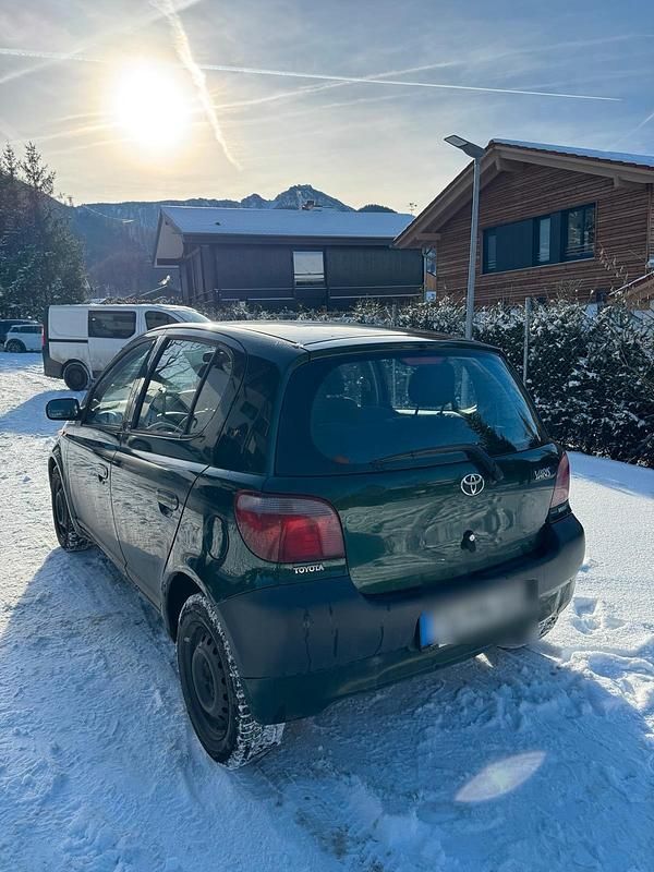 Gebraucht Toyota Yaris 68 PS (50 kW) 2003 Grün Kleinwagen