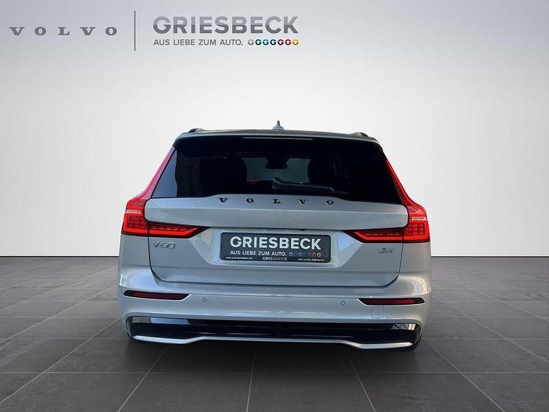 Gebraucht Volvo V60 Plus 197 PS (144 kW) 2024 Silver dawn / metallic Kombi