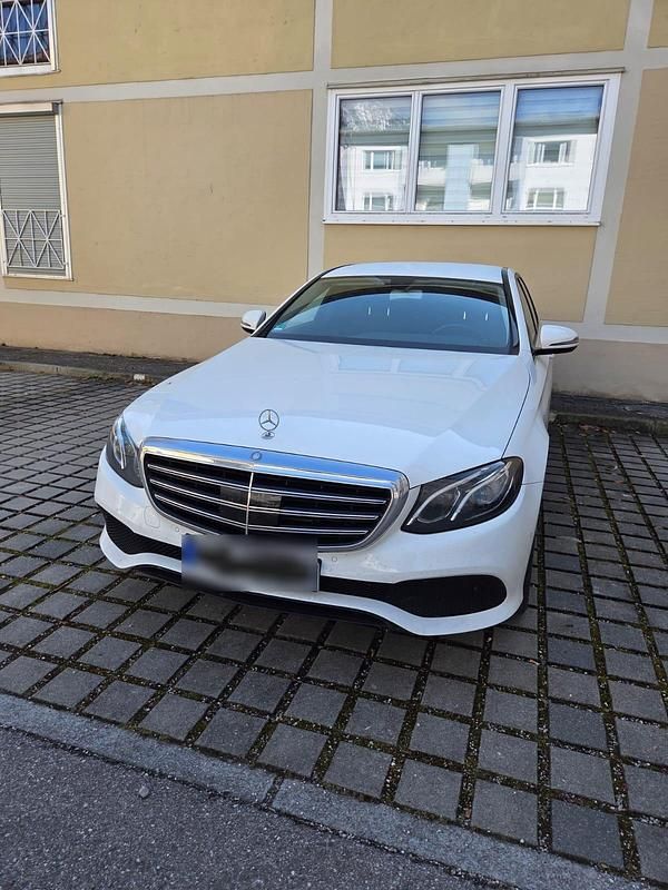 Gebraucht Mercedes E220 194 PS (142 kW) 2016 Weiß Limousine