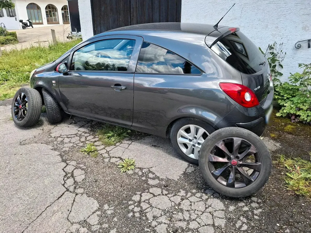 Gebraucht Opel Corsa 90 PS (66 kW) 2012 Grau Kleinwagen