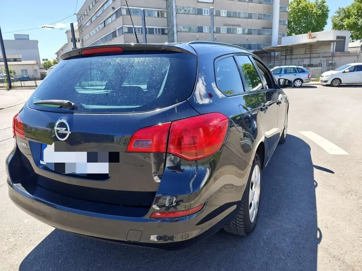 Gebraucht Opel Astra Design Edition 116 PS (85 kW) 2011 Schwarz Kombi