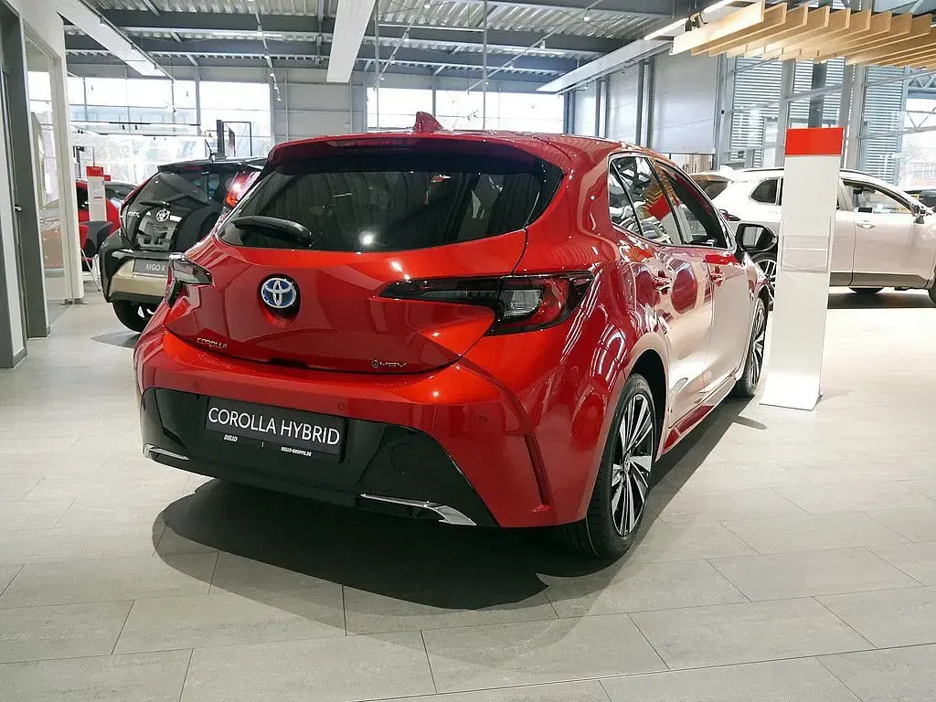 Neu Toyota Corolla 178 PS (130 kW) 2025 Rot Limousine