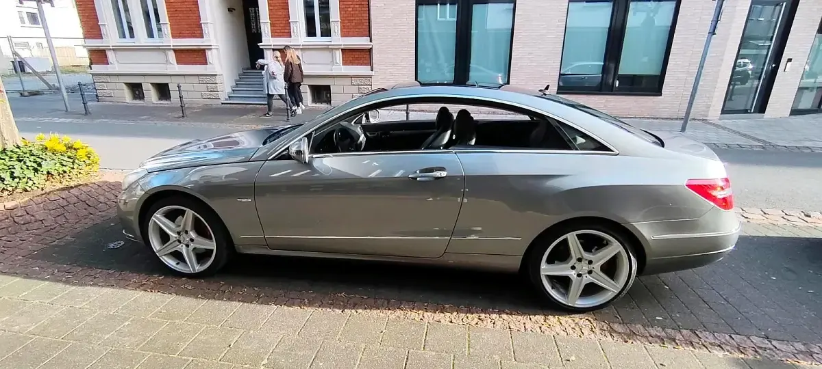 Gebraucht Mercedes E350 231 PS (169 kW) 2009 Silber Coupé