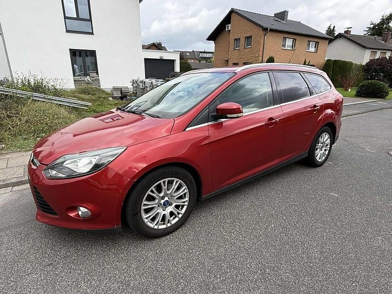 Rot Gebraucht 2011 Ford Focus Kombi | 3.800 € (Fairer Preis) - Bild 1/4