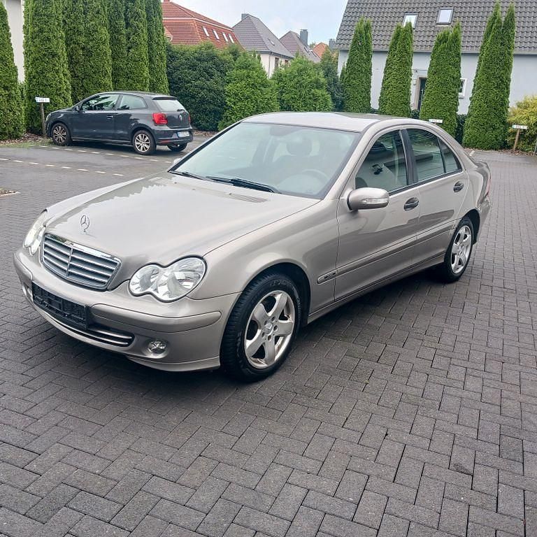 Beige Gebraucht 2005 Mercedes C180 Avantgarde Limousine | 5.950 € (Etwas zu teuer) - Bild 1/4