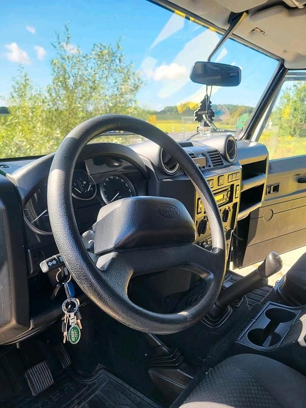 Gebraucht Land Rover Defender 122 PS (89 kW) 2011 Grün SUV