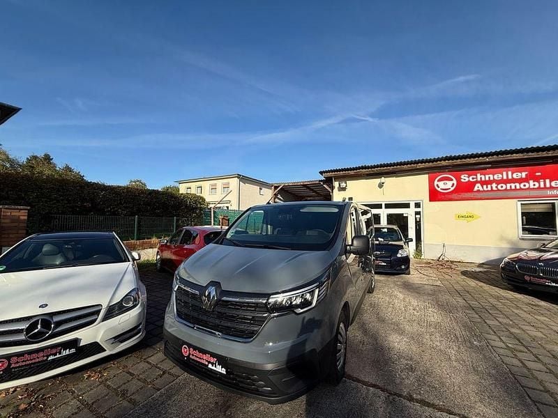 Gebraucht Renault Trafic Komfort 150 PS (110 kW) 2023 Grau Van / Kleinbus