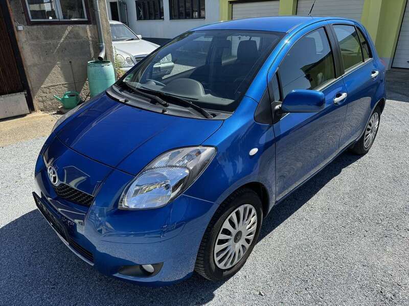 Blue streak Gebraucht 2011 Toyota Yaris Life Kleinwagen | 4.699 € (Fairer Preis) - Bild 1/4