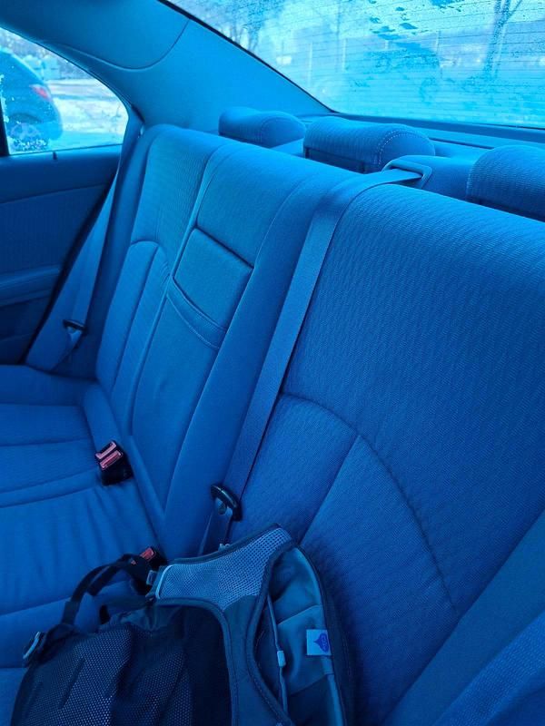 Gebraucht Mercedes E270 177 PS (130 kW) 2004 Blau Limousine