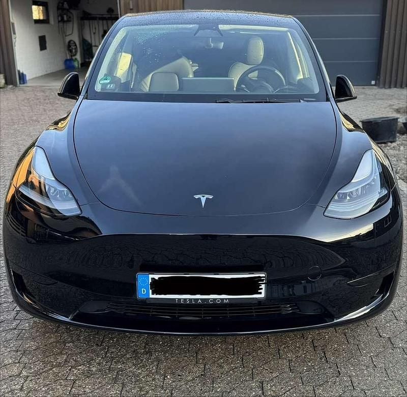 Schwarz Gebraucht 2023 Tesla Model Y RWD SUV | 32.650 € (Fairer Preis) - Bild 1/4