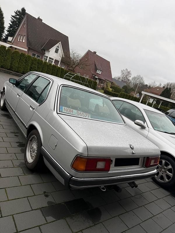 Gebraucht BMW 728 184 PS (135 kW) 1984 Silber Limousine