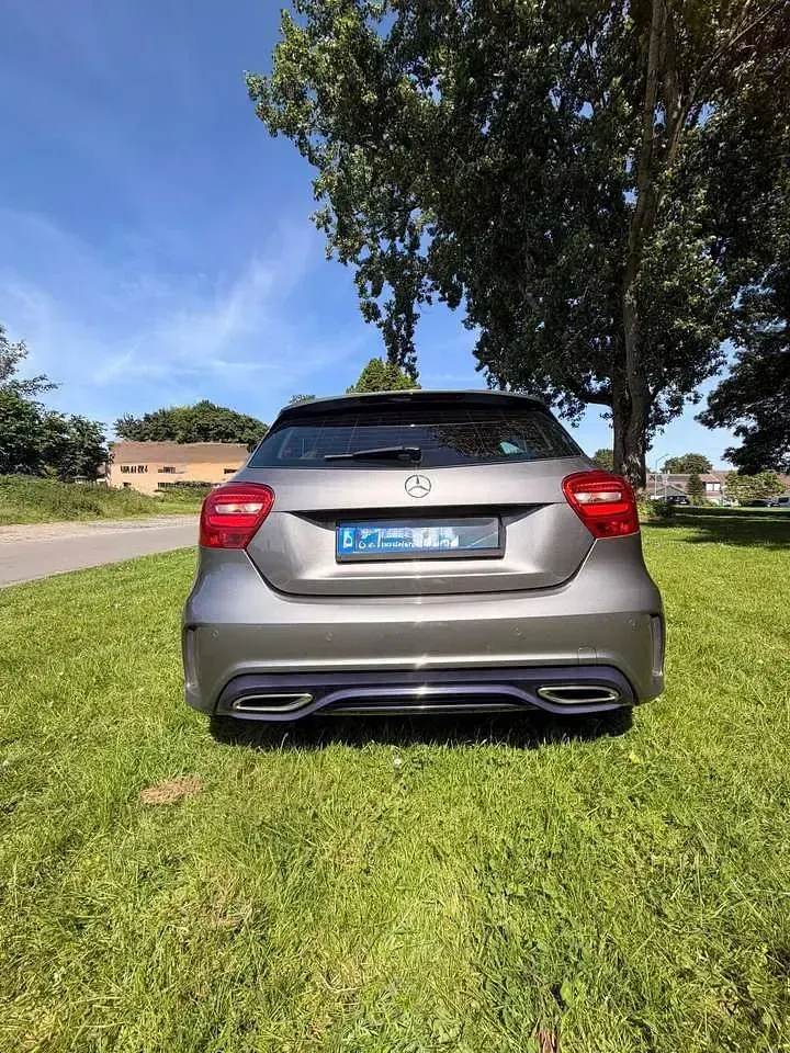 Gebraucht Mercedes A180 122 PS (89 kW) 2016 Grau Kleinwagen