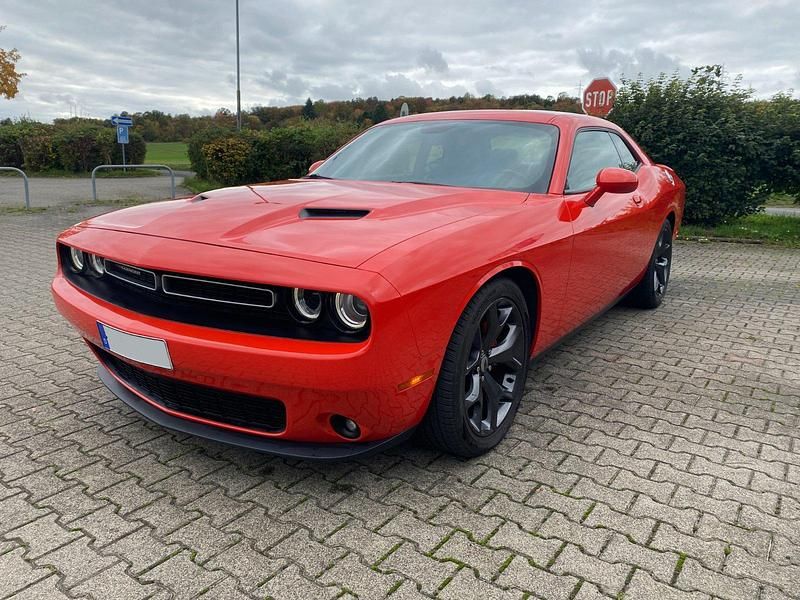 Orange Gebraucht 2018 Dodge Challenger SXT Coupé | 27.400 € (Teuer) - Bild 1/4