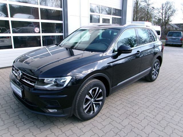 Deep black perleffekt Gebraucht 2020 VW Tiguan Comfortline SUV | 30.280 € (Fairer Preis) - Bild 1/4