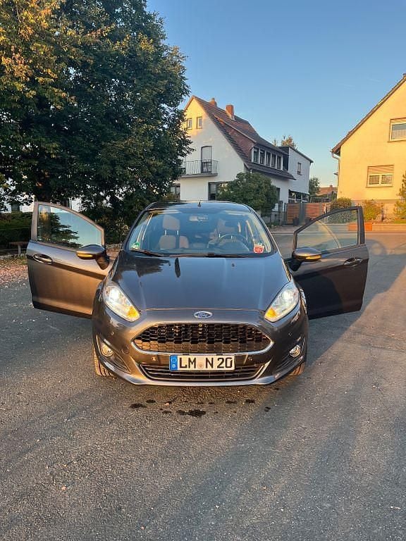 Schwarz Gebraucht 2016 Ford Fiesta Kleinwagen | 7.500 € (Fairer Preis) - Bild 1/4