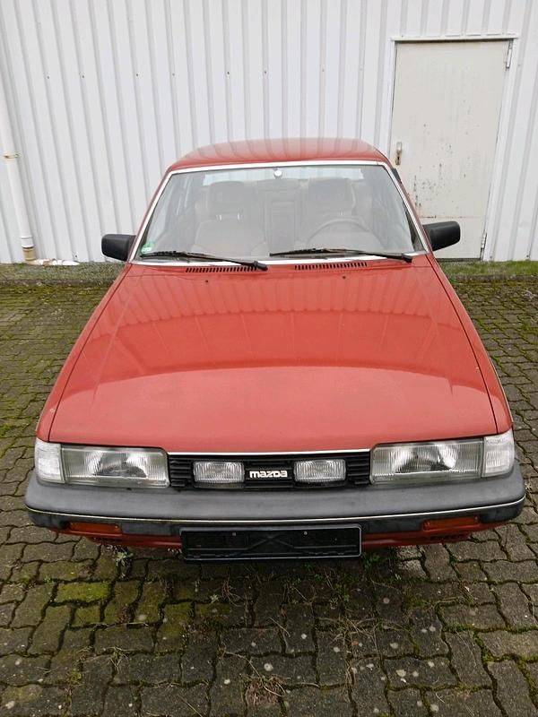 Rot Gebraucht 1987 Mazda 626 Limousine | 2.800 € - Bild 1/4