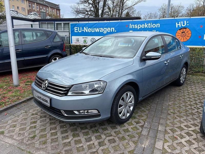 Gebraucht VW Passat Trendline 122 PS (89 kW) 2013 Grau Limousine