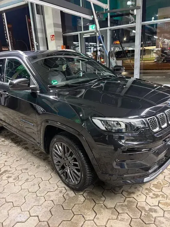 Usado Jeep Compass 241 HP (177 kW) 2022 Preto SUV