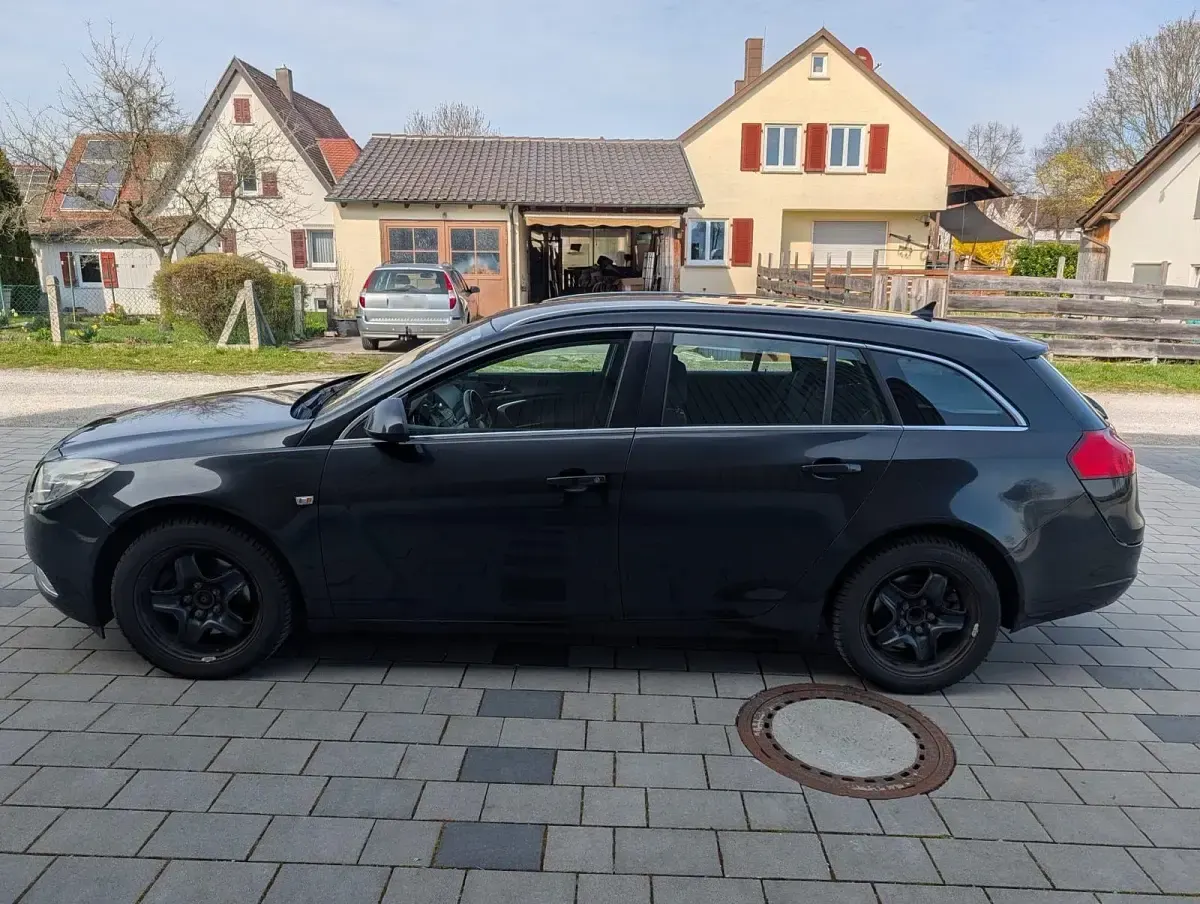 Gebraucht Opel Insignia 160 PS (117 kW) 2010 Schwarz Kombi