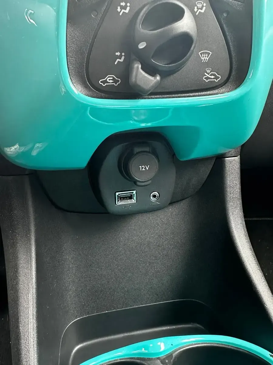 Gebraucht Citroën C1 Feel 81 PS (59 kW) 2015 Schwarz Kleinwagen