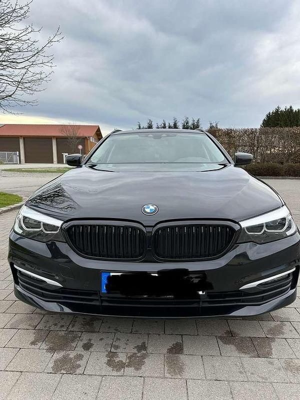 Schwarz Gebraucht 2019 BMW 520 Kombi | 18.500 € (Superpreis) - Bild 1/4
