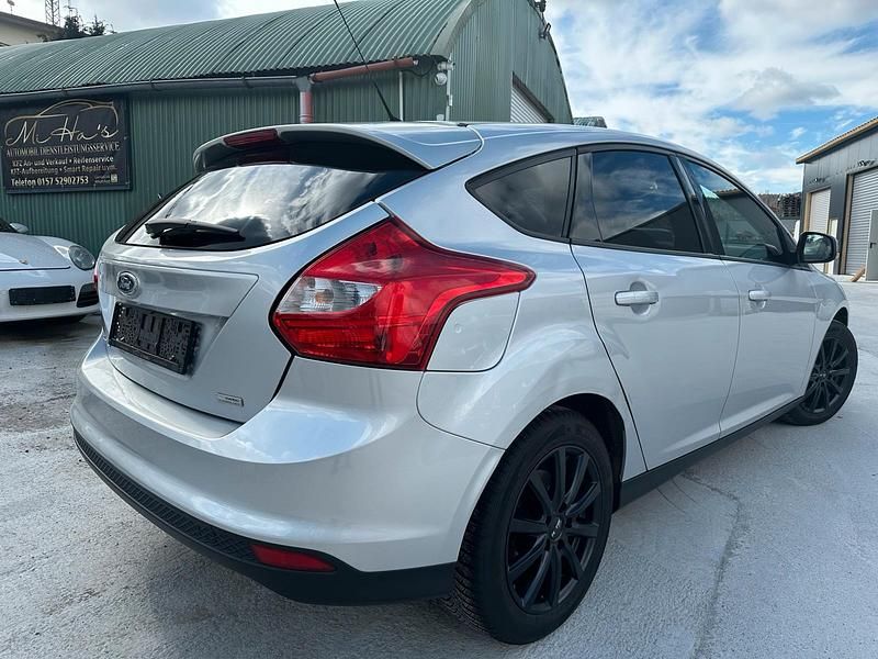 Second-hand Ford Focus 100 CP (73 kW) 2012 Argintiu Berlinǎ