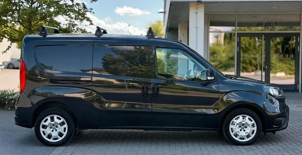 Gebraucht Fiat Doblò 95 PS (69 kW) 2020 Schwarz Van / Kleinbus