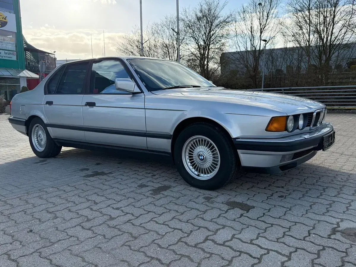 Gebraucht BMW 750 299 PS (219 kW) 1991 Silber Limousine