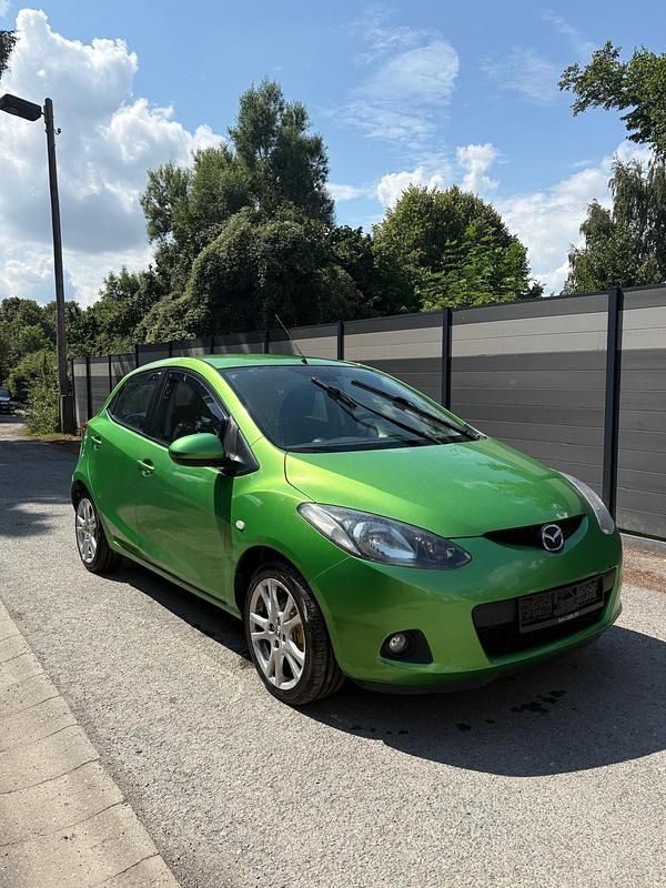 Grün Gebraucht 2009 Mazda 2 Kleinwagen | 2.499 € (Guter Preis) - Bild 1/4