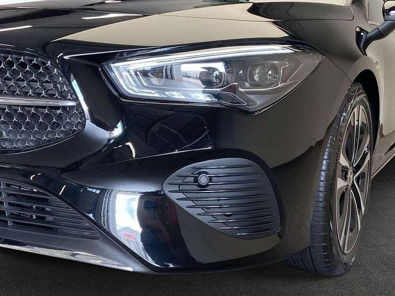 Gebraucht Mercedes CLA200 163 PS (119 kW) 2025 Nachtschwarz Kombi