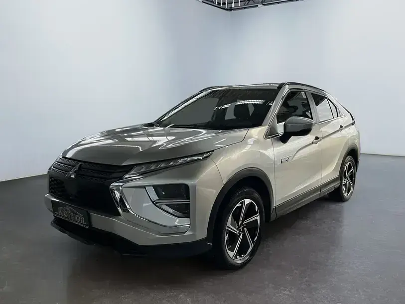 Używany Mitsubishi Eclipse Cross Basis 188 KM (138 kW) 2023 Srebrny SUV