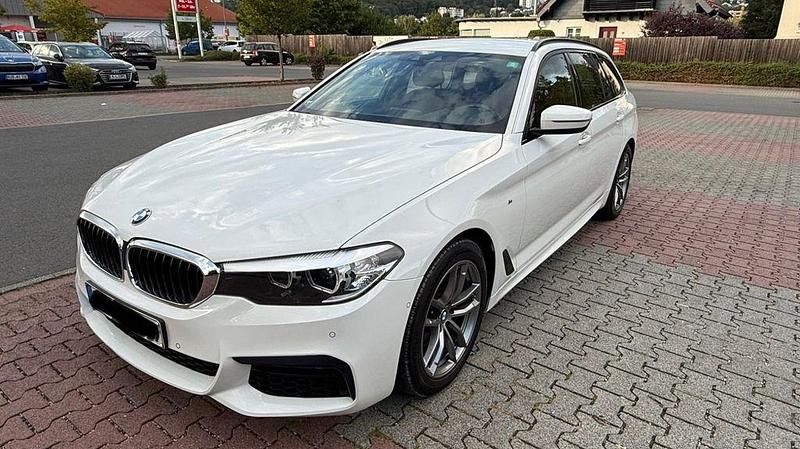 Weiß Gebraucht 2018 BMW 520 M Sport Kombi | 22.800 € (Fairer Preis) - Bild 1/4