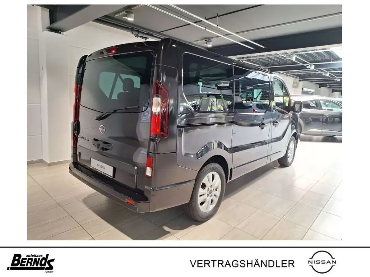 Neu Nissan Primastar Tekna 170 PS (125 kW) 2025 Midnight black metallic Van / Kleinbus