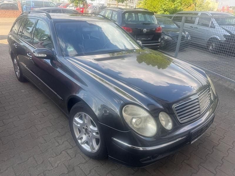 Schwarz Gebraucht 2003 Mercedes E320 Avantgarde Kombi | 2.290 € (Guter Preis) - Bild 1/4
