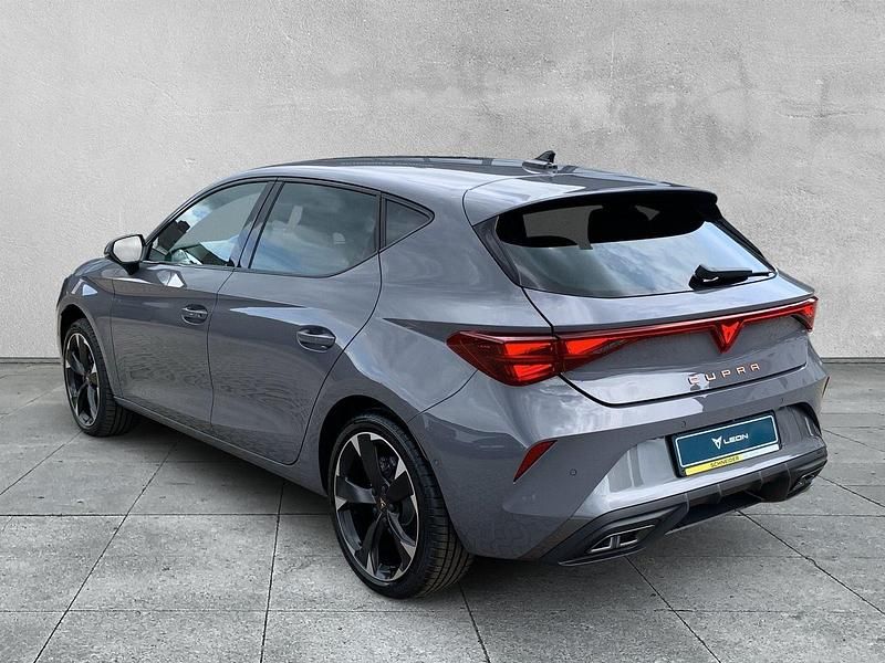 Neu Cupra Leon 150 PS (110 kW) 2025 Grau Limousine