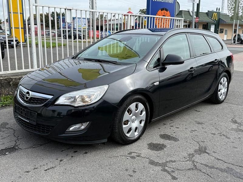 Schwarz Gebraucht 2011 Opel Astra Design Edition Kombi | 2.900 € (Fairer Preis) - Bild 1/4