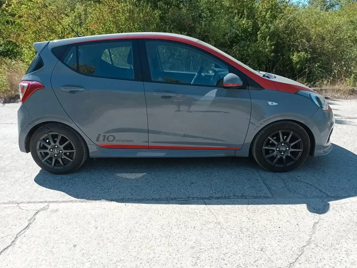 Gebraucht Hyundai i10 Sport 87 PS (63 kW) 2015 Grau Kleinwagen