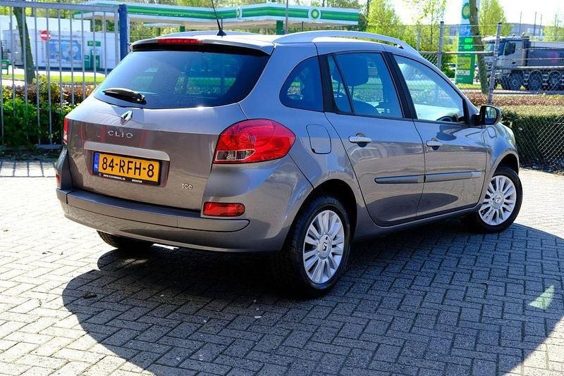 Gebraucht Renault Clio II Collection 103 PS (75 kW) 2011 Grau Kombi