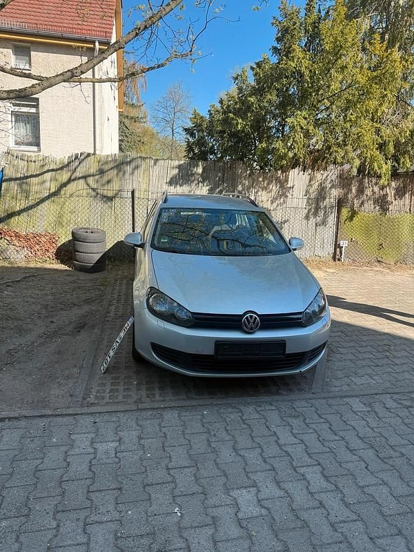 Silber Gebraucht 2012 VW Golf VI Kombi | 5.000 € (Fairer Preis) - Bild 1/4