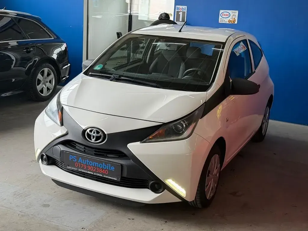 Używany Toyota Aygo 69 KM (50 kW) 2016 Biały Hatchback