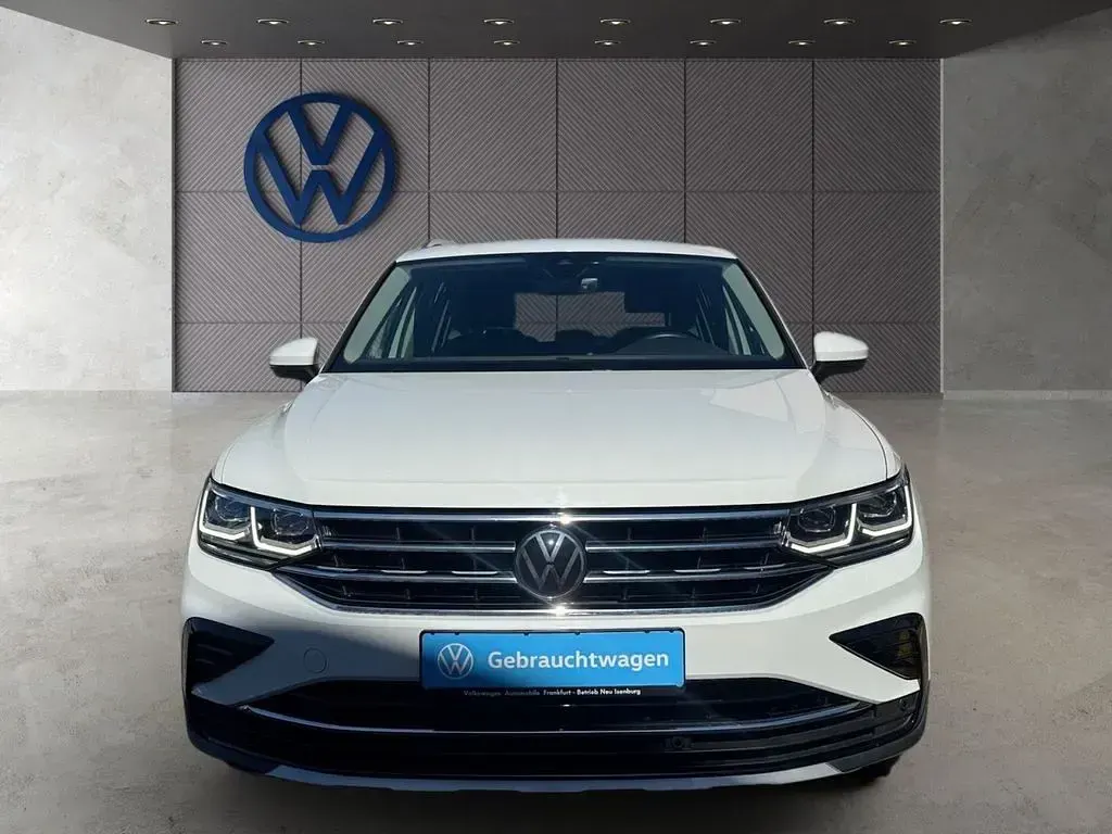 Second-hand VW Tiguan Elegance 150 CP (110 kW) 2023 Alb SUV
