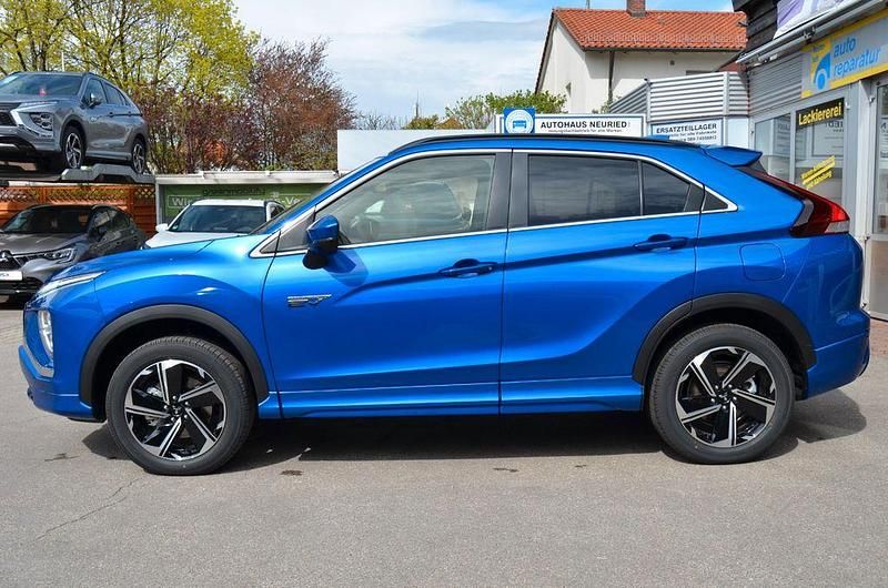 Gebraucht Mitsubishi Eclipse Cross Plus 188 PS (138 kW) 2024 Blau SUV